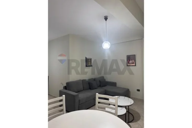 Tirane, jepet me qera 1+1 , 57 m² 500 € (Ruga e Kavajes)