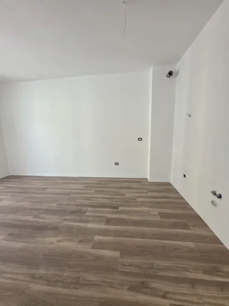 Tirane, shitet apartament 1+1+Ballkon Kati 2, 57 m² 101.000 € (sauk i vjeter)