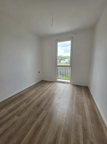 Tirane, shitet apartament 2+1+Ballkon Kati 2, 79 m² 141.714 € (Sauk i Vjetër)