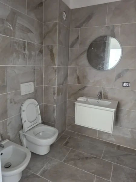 Tirane, shitet apartament 2+1+Ballkon Kati 2, 79 m² 141.714 € (Sauk i Vjetër)