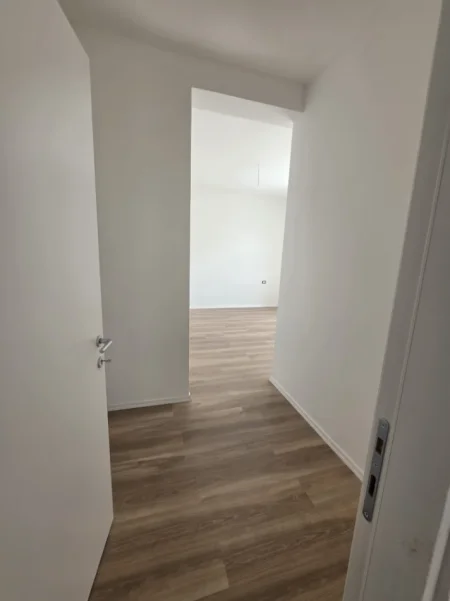Tirane, shitet apartament 2+1+Ballkon Kati 2, 80 m² 144.072 € (Sauk i Vjetër)