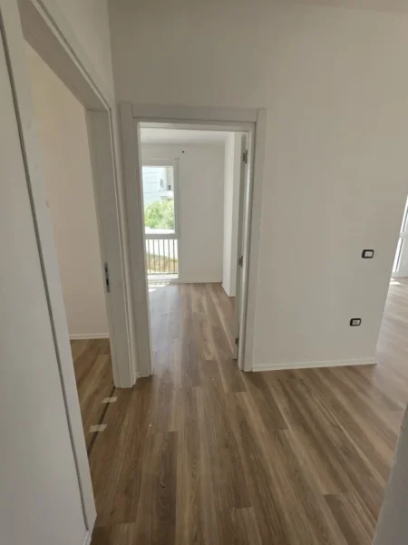 Tirane, shitet apartament 2+1+Ballkon Kati 2, 80 m² 144.072 € (Sauk i Vjetër)