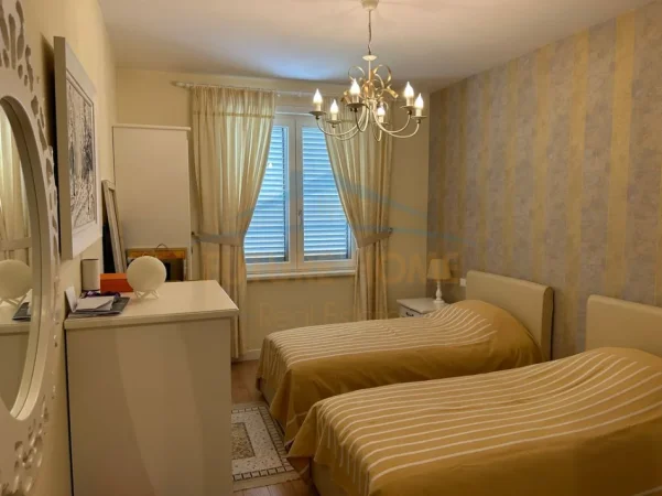 Tirane, shitet apartament 3+1+3+2 Garazhe+Ballkon Kati 3, 167 m² 490.000 € (Kodra e Diellit)
