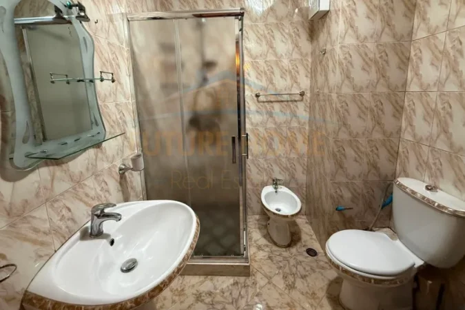 Tirane, jepet me qera apartament 1+1 Kati 8, 75 m² 600 € (Sheshi Willson)