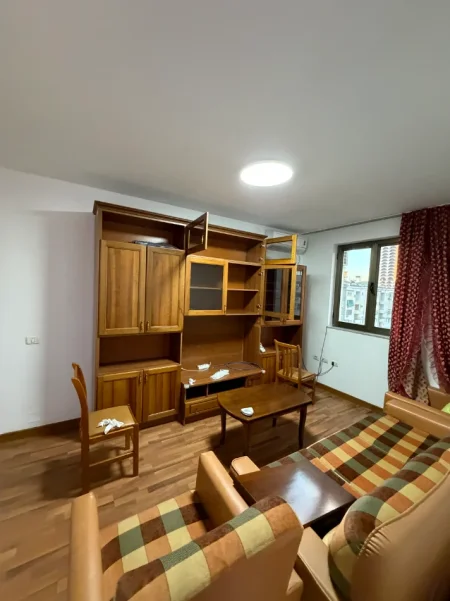 Tirane, jepet me qera apartament 2+1+Ballkon Kati 5, 70 m² 55.000 € 