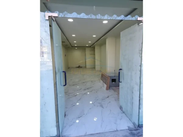Tirane, jepet me qera ambjent biznesi Kati 0, 53 m² 580 € (RRUGA DRITAN HOXHA)
