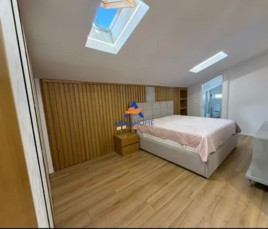 Tirane, jepet me qera Vile 2+1+Ballkon Kati 0, 200 m² 1.500 € 
