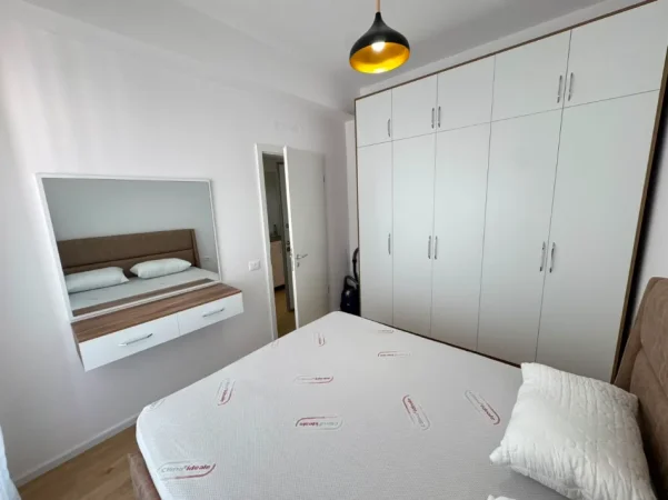 Tirane, jepet me qera apartament 1+1 Kati 7, (Ali Demi)