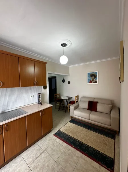 Shqiperi, jepet me qera apartament 1+1+Ballkon Kati 3, 42 m² 450 € (Shkolla e Baletit)