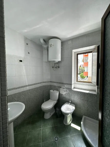 Shqiperi, jepet me qera apartament 1+1+Ballkon Kati 3, 42 m² 450 € (Shkolla e Baletit)