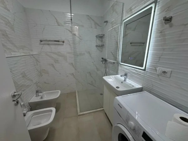 Tirane, jepet me qera apartament 2+1 Kati 6, 100 m² 750 € (Bulevardi i Ri)