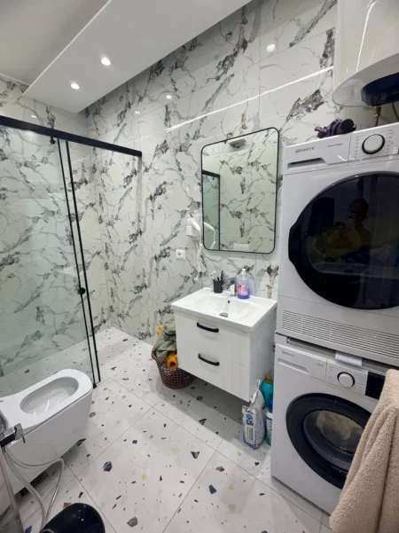 Tirane, jepet me qera apartament 1+1+Aneks+Ballkon Kati 1, 60 m² 400 € (Spitalet afer Shkolles Barjam Curri, Allias)
