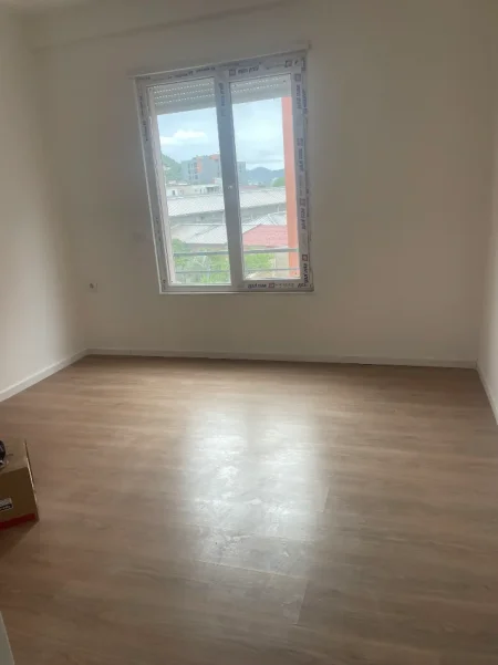 Tirane, jap me qera apartament 1+1 Kati 3, 90 m² 450 € (Selite)