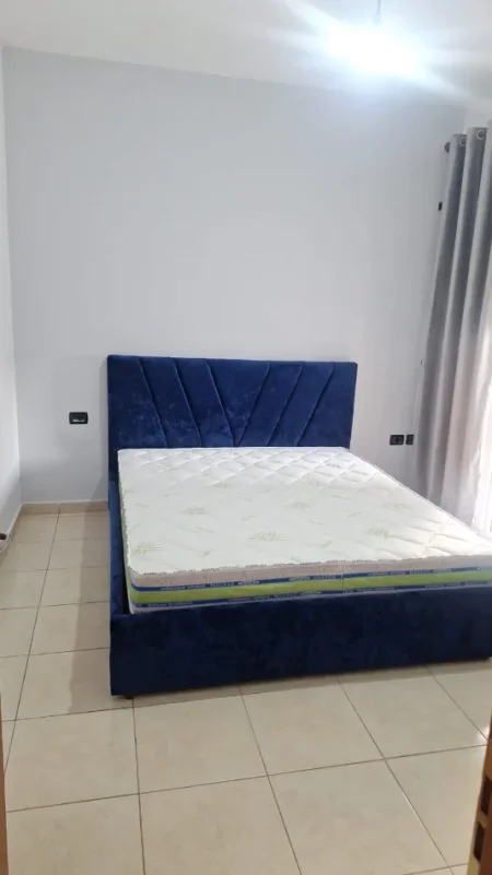 Tirane, jepet me qera 2+1+Ballkon , 100 m² 510 € 