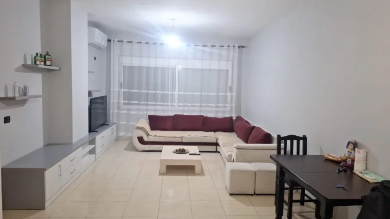 Tirane, jepet me qera 2+1+Ballkon , 100 m² 510 € 