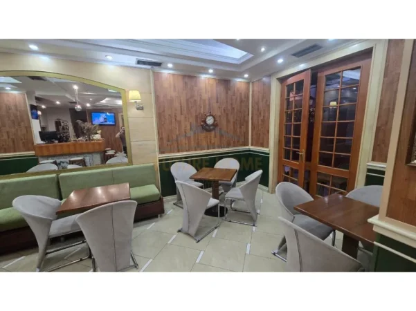 Tirane, jepet me qera ambjent biznesi Kati 0, 108 m² 2.700 € (rruga e kavajes)