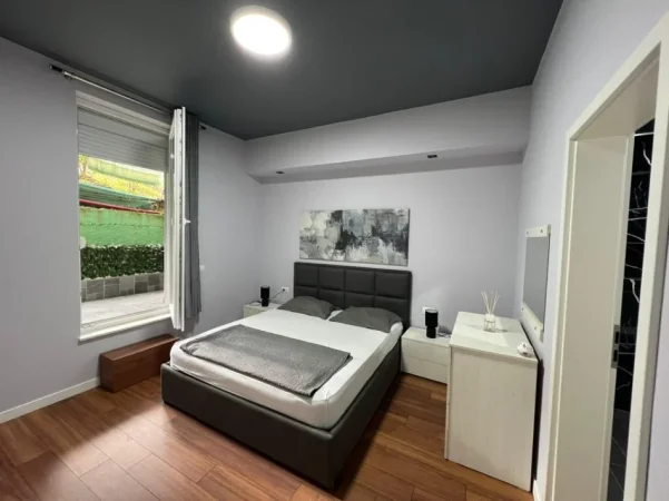 Tirane, jepet me qera apartament 2+1 Kati 0, 90 m² 650 € (liqeni i thate)