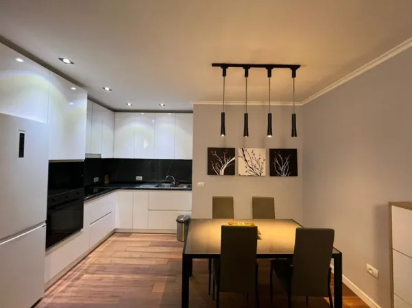 Tirane, jepet me qera apartament 2+1 Kati 0, 90 m² 650 € (liqeni i thate)