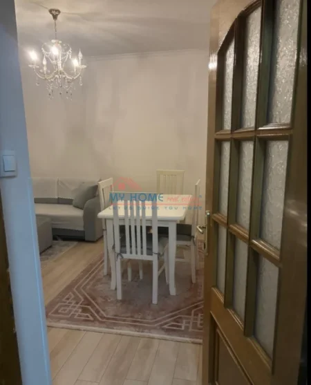 Tirane, jepet me qera apartament 3+1+Ballkon Kati 3, 100 m² 800 € (Myslym Shyri)