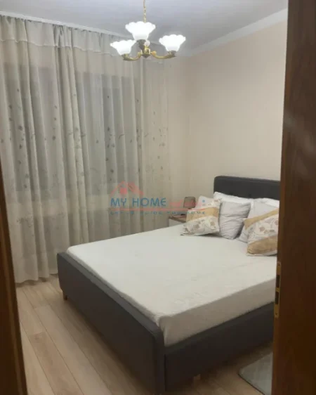 Tirane, jepet me qera apartament 3+1+Ballkon Kati 3, 100 m² 800 € (Myslym Shyri)