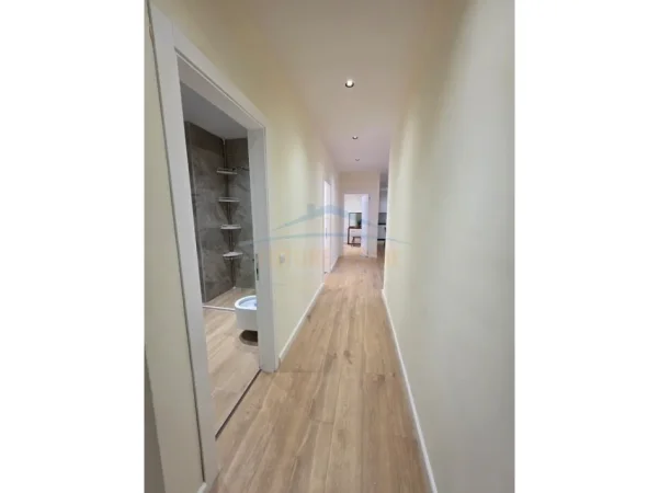 Tirane, jepet me qera apartament 2+1+Ballkon Kati 4, 120 m² 850 € (Siri Kodra)