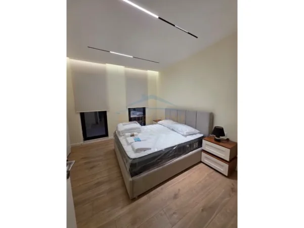 Tirane, jepet me qera apartament 2+1+Ballkon Kati 4, 120 m² 850 € (Siri Kodra)