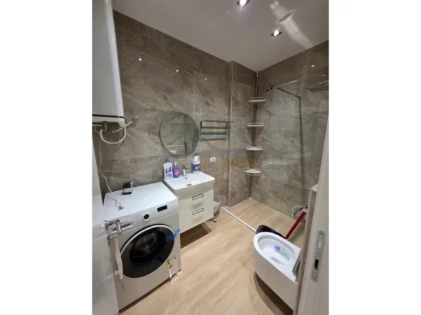 Tirane, jepet me qera apartament 2+1+Ballkon Kati 4, 120 m² 850 € (Siri Kodra)