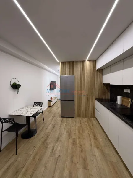 Tirane, jepet me qera apartament 1+1 Kati 1, 40 m² 550 € (Rruga e Kavajes)