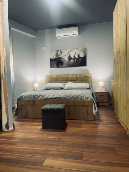 Tirane, jepet me qera apartament 2+1 Kati 2, 600 € (KOPSHTI BOTANIK)