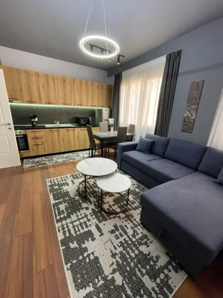 Tirane, jepet me qera apartament 2+1 Kati 2, 600 € (KOPSHTI BOTANIK)