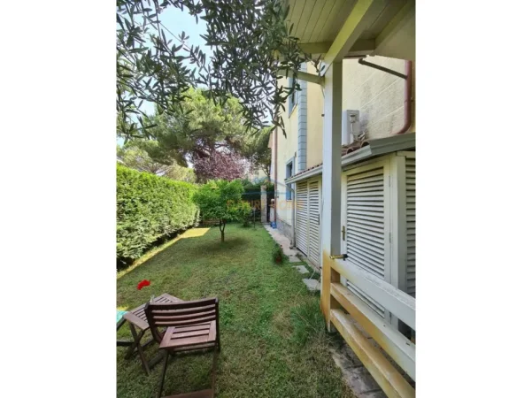 Gjiri Lalezit | Hamallaj, jepet me qera Vile ne plazh 3+1+Aneks+Ballkon Kati 0, 187 m² 1.800 € (Lura 1 Gjiri i Lalzit, Durres)