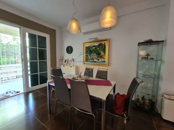 Gjiri Lalezit | Hamallaj, jepet me qera Vile ne plazh 3+1+Aneks+Ballkon Kati 0, 187 m² 1.800 € (Lura 1 Gjiri i Lalzit, Durres)