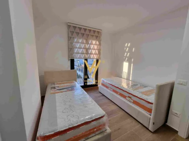 Tirane, jepet me qera apartament 2+1+Ballkon Kati 8, 100 m² 800 € (QSUT, KOMPLEKSI ZIRKON)