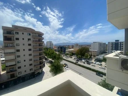 Vlore, jepet me qera apartament 2+1+Ballkon Kati 6, 107 m² 600 € (Trasballkanike)