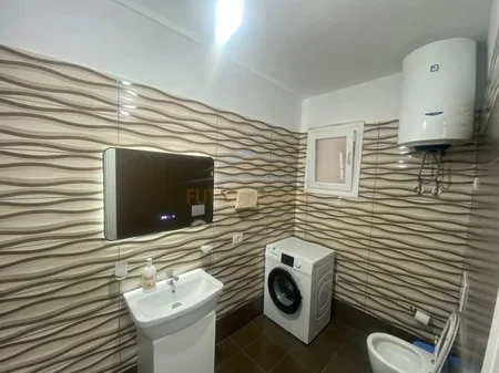 Vlore, jepet me qera apartament 2+1+Ballkon Kati 6, 107 m² 600 € (Trasballkanike)