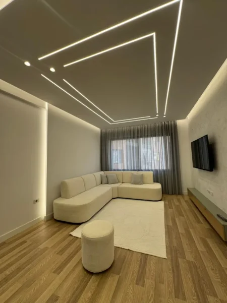 Tirane, shitet apartament 1+1+Ballkon Kati 4, 61 m² 120.000 € (astir)