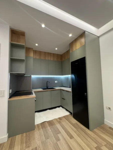 Tirane, shitet apartament 1+1+Ballkon Kati 4, 61 m² 120.000 € (astir)