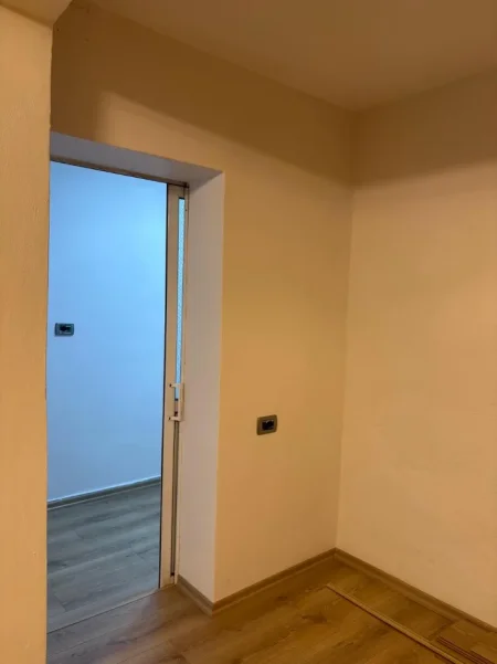 Tirane, shitet apartament 2+1+Ballkon Kati 4, 81 m² 150.000 € (Rruga Ali Demi perballe Fushes Ali demi)