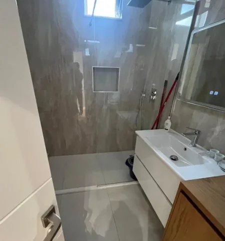 Tirane, jepet me qera zyre Kati 7, 90 m² 800 € (Gjin Bue Shpata)