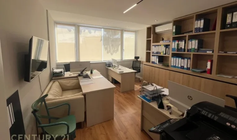 Tirane, jepet me qera zyre Kati 7, 90 m² 800 € (Gjin Bue Shpata)