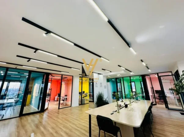 Tirane, jepet me qera zyre Kati 4, 220 m² 1.700 € (SIRI KODRA)