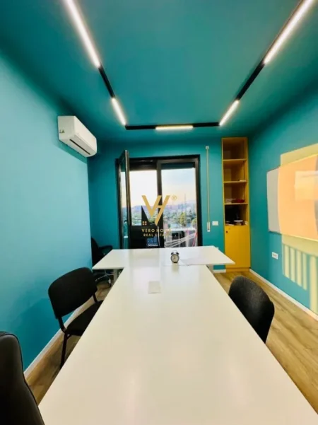 Tirane, jepet me qera zyre Kati 4, 220 m² 1.700 € (SIRI KODRA)