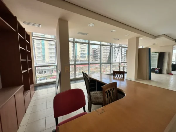 Vlore, jepet me qera ambjent biznesi Kati 4, 120 m² 1.700 € (Trasballkanike)