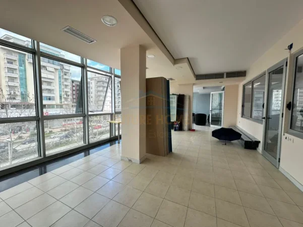 Vlore, jepet me qera ambjent biznesi Kati 4, 120 m² 1.700 € (Trasballkanike)
