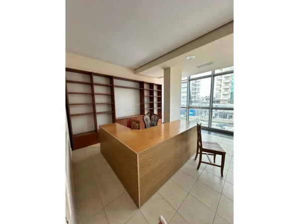 Vlore, jepet me qera ambjent biznesi Kati 4, 120 m² 1.700 € (Trasballkanike)