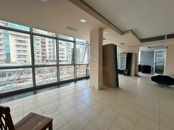 Vlore, jepet me qera ambjent biznesi Kati 4, 120 m² 1.700 € (Trasballkanike)
