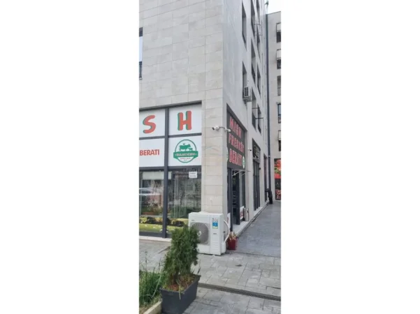 Tirane, jepet me qera ambjent biznesi Kati 0, 86 m² 1.500 € 