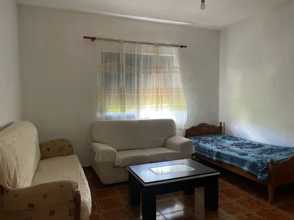 Tirane, jepet me qera apartament 1+1 Kati 1, 50 m² 280 € (Qytet Studenti)