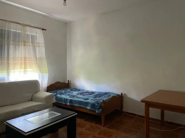 Tirane, jepet me qera apartament 1+1 Kati 1, 50 m² 280 € (Qytet Studenti)