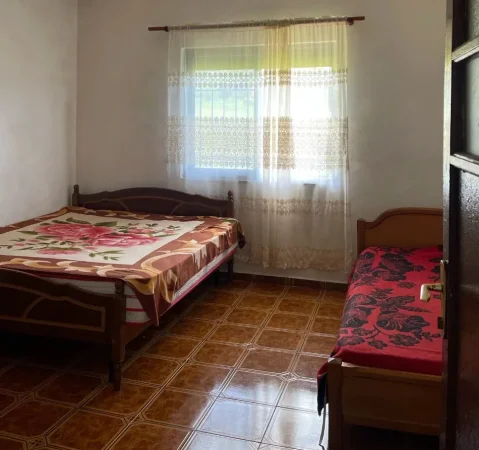 Tirane, jepet me qera apartament 1+1 Kati 1, 50 m² 280 € (Qytet Studenti)